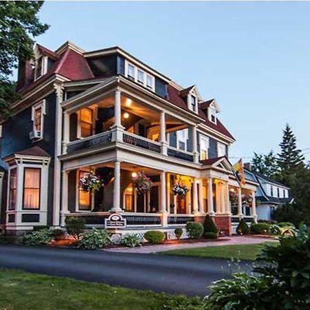Carriage House Inn Fredericton Exteriör bild