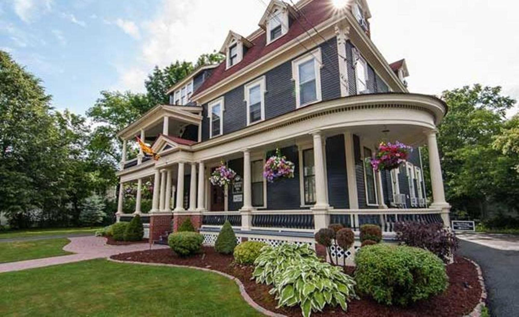 Carriage House Inn Fredericton Exteriör bild