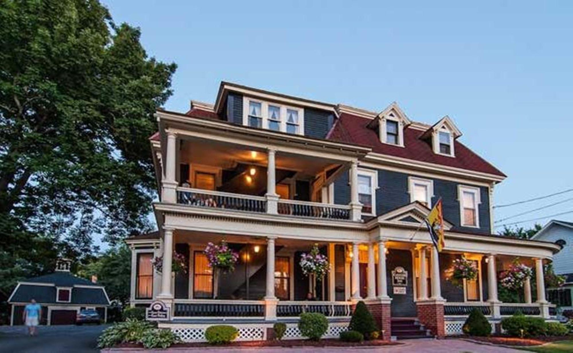 Carriage House Inn Fredericton Exteriör bild
