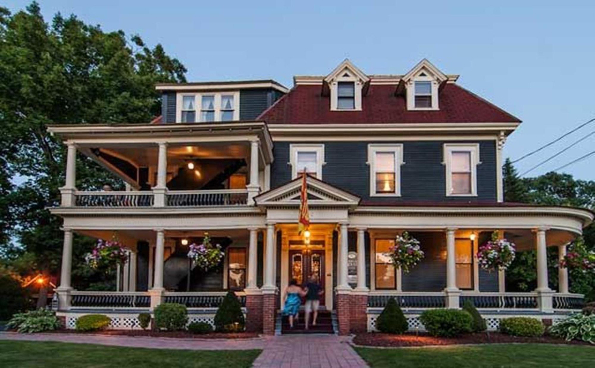 Carriage House Inn Fredericton Exteriör bild