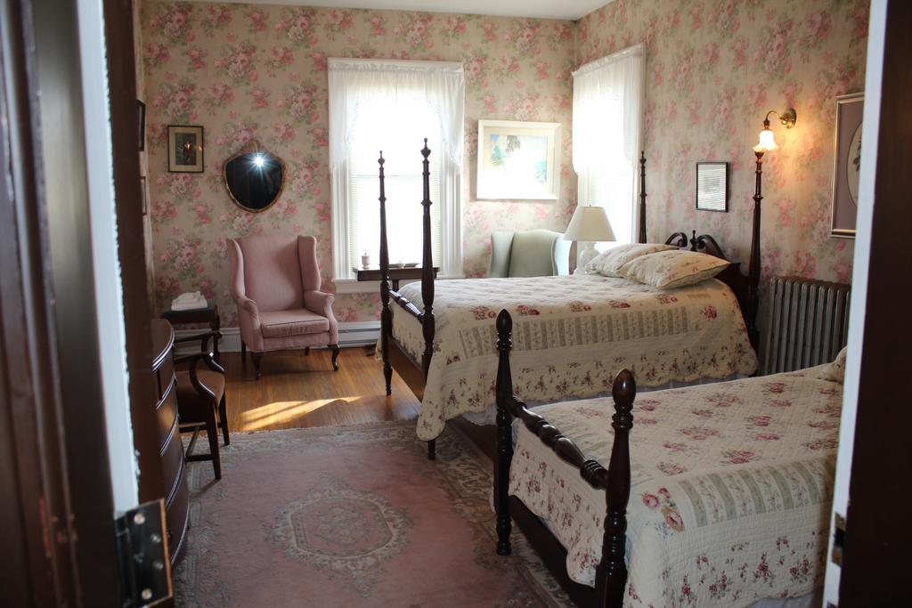 Carriage House Inn Fredericton Exteriör bild